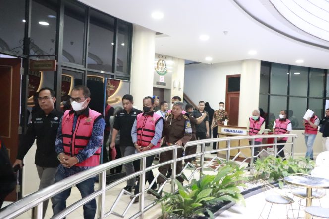 
					JAM Pidsus Tetapkan 6 Orang Tersangka Dalam Perkara DP4 Di PT Pelindo Persero